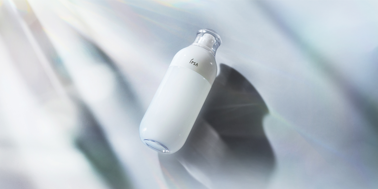 これ1本で基本ケアが完成 化粧液MEは化粧水と乳液の機能を1本に凝縮。忙しい朝やお疲れの日も、あなたをサポート。