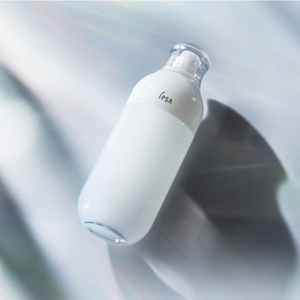 これ1本で基本ケアが完成 化粧液MEは化粧水と乳液の機能を1本に凝縮。忙しい朝やお疲れの日も、あなたをサポート。